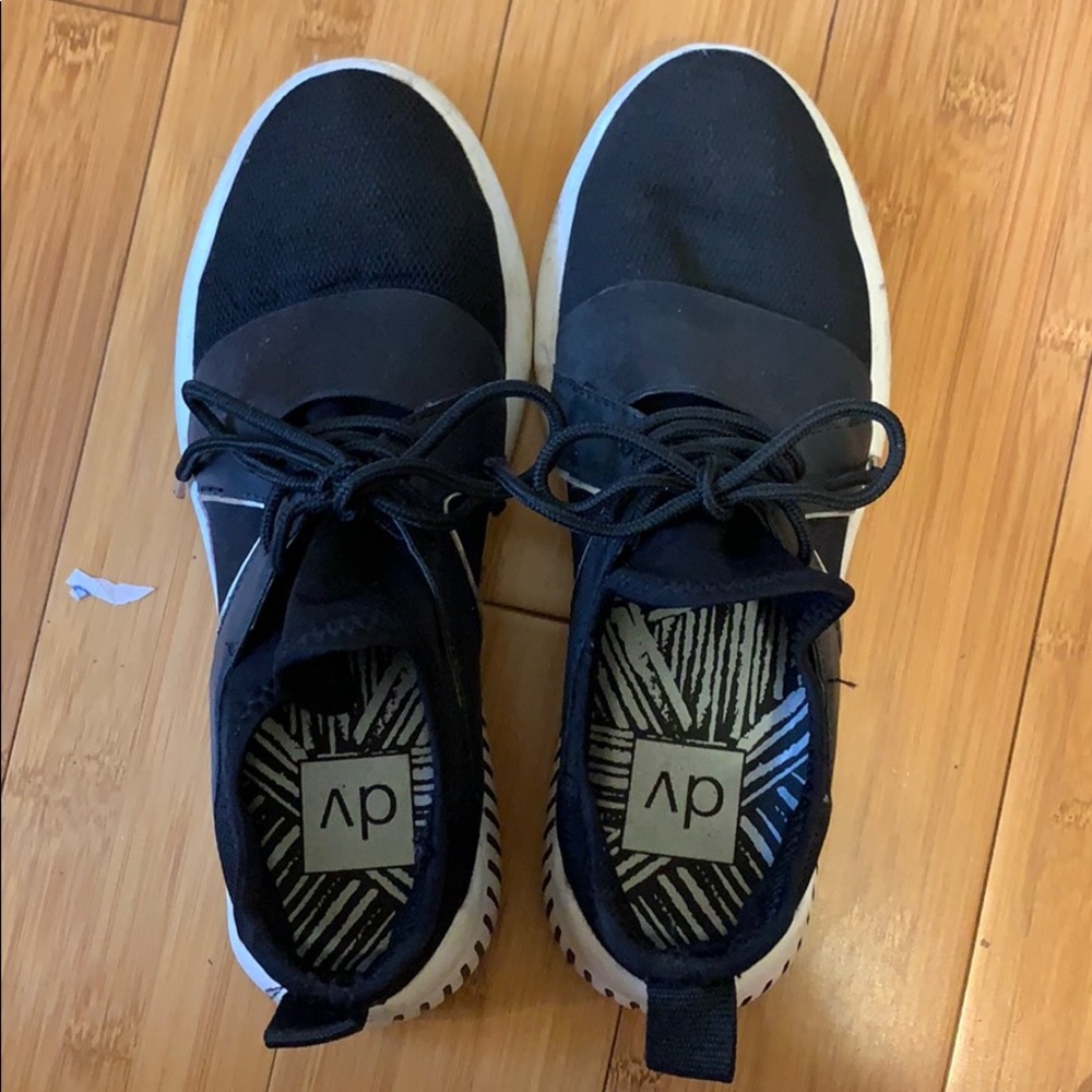 Dolce Vita athletic shoes